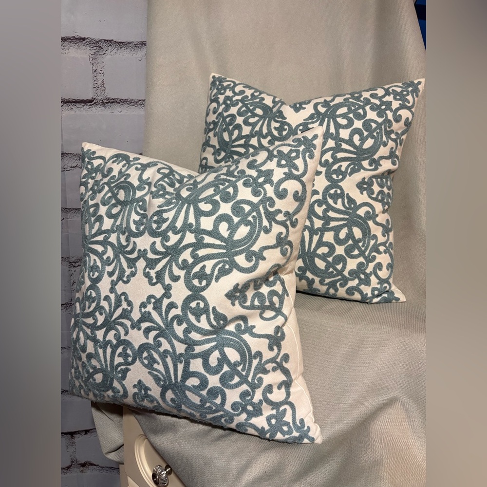 NWOT Two Down Rodeo Home Decorative Throw Pillows 19”x19”